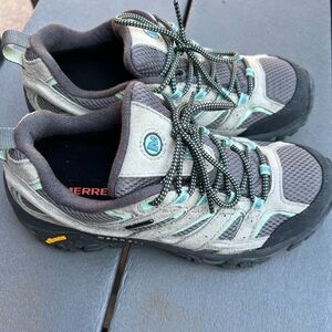 Merrell Women's Gray and Black Athletic Shoes Moab 2 size 9 W